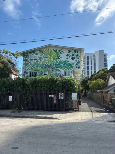 Main picture of 560 NW 1st St