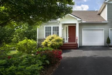 Main picture of 20 Knight Ct