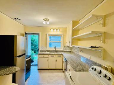 Main picture of 803 Woodland Ave