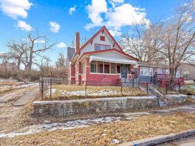 Main picture of 1827 E 48th St