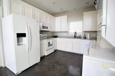 Main picture of 1820 Division St