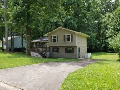 Main picture of 2561 Lewfield Cir SE