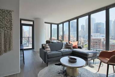 Main picture of 168 W Erie St
