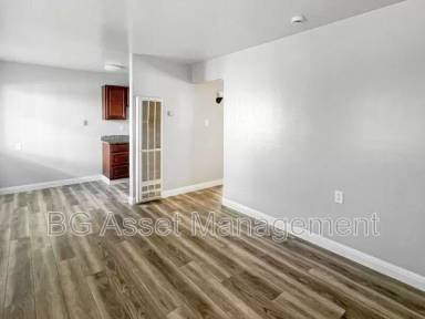 Main picture of 1865 Powell St