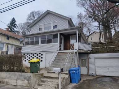 Main picture of 1643 S Main St