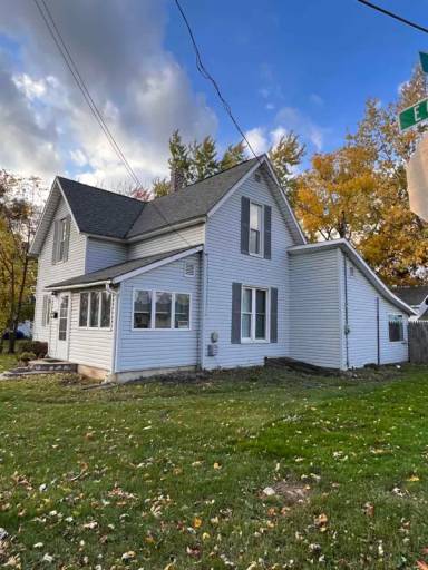Main picture of 210 E Chicago St
