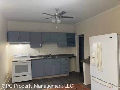 Main picture of 220 W Walworth Ave