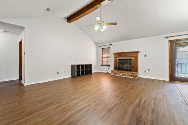 Main picture of 205 Amber Oaks Dr