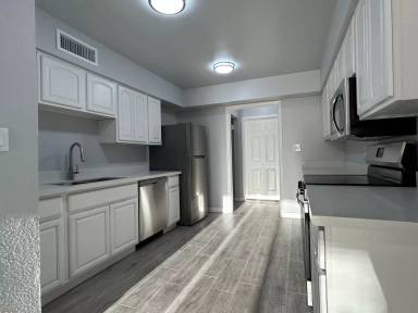 Main picture of 2323 W Fairmount Ave