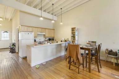 Main picture of 1145 E Main St