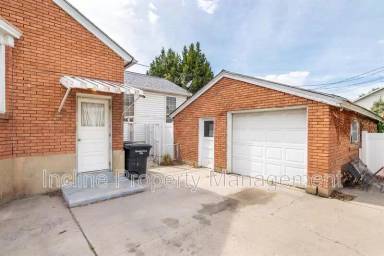 Main picture of 250 W 100 S