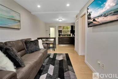 Main picture of 833 W 39th St