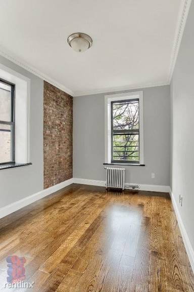 Main picture of 120 E 102nd St