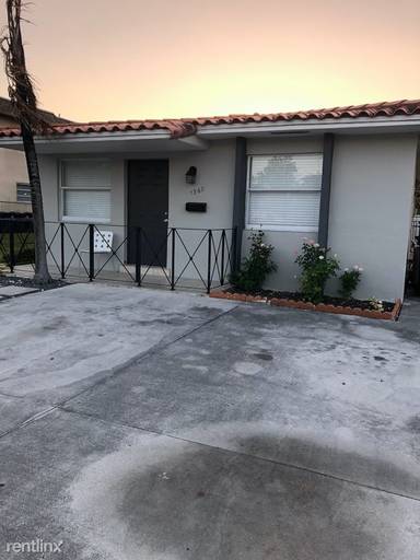 Main picture of 1360 SW 67th Ave