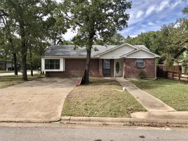 Main picture of 908 Crestwood Dr