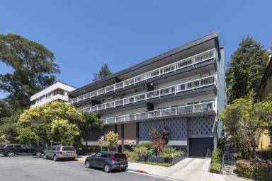Main picture of 1771 Highland