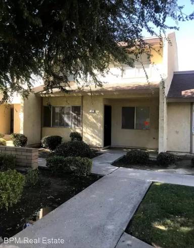 Main picture of 930 Olive Dr Condos