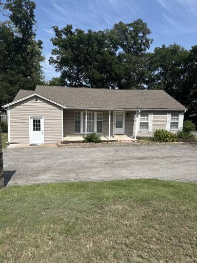 Main picture of 1100 S Trade Days Blvd