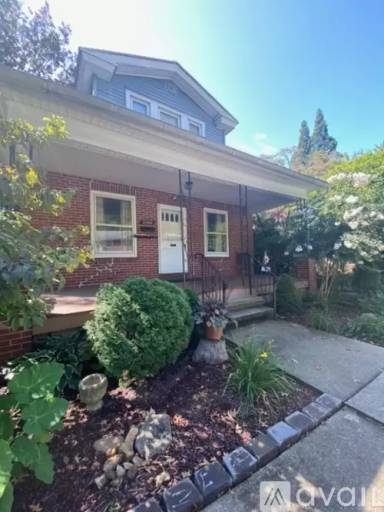 Main picture of 2404 Highland St