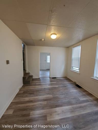 Main picture of 719 N Locust St