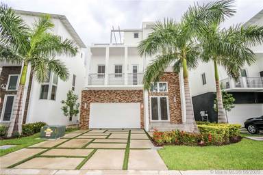 Main picture of 8237 NW 34th Dr