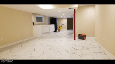 Main picture of 6015 N Claremont Ave