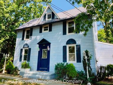 Main picture of 62 W Oak Rd