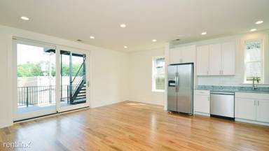 Main picture of 2235 N Clybourn Ave