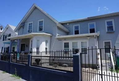 Main picture of 74 Grand St