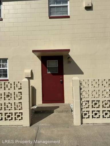 Main picture of Silver Pines Apartments