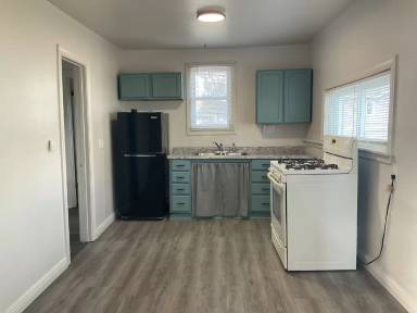 Main picture of 918 Center St