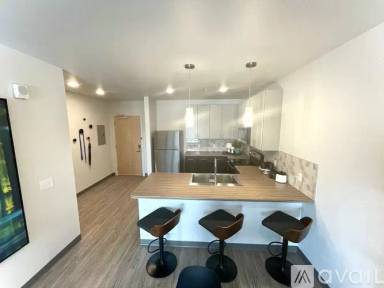 Main picture of 2068 S Bannock St