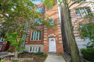 Main picture of 1445 W Walton St