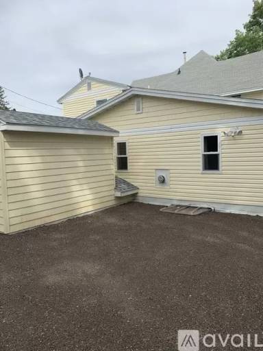Main picture of 221 Court Ave N