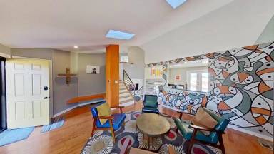 Main picture of 11409 Jay St