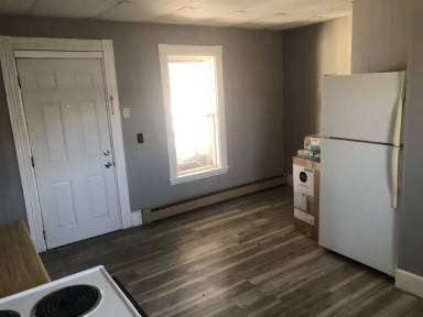 Main picture of 11 Skillings Ave