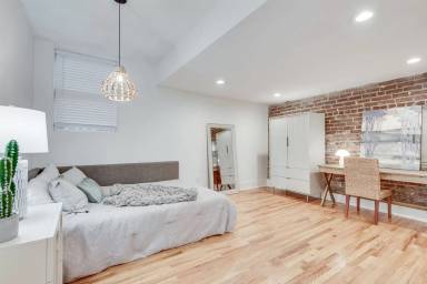 Main picture of 741 Frederica St NE