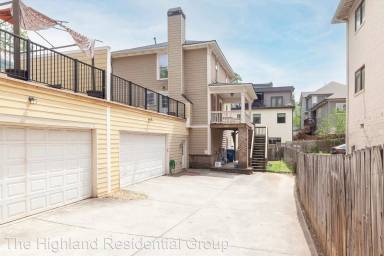 Main picture of 501 Boulevard Pl NE