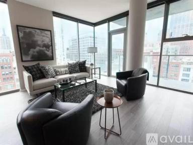 Main picture of 131 N Clinton St