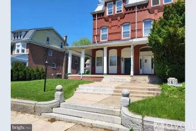 Main picture of 320 E 19th St