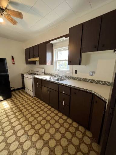 Main picture of 17 W Elmwood Ave