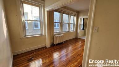 Main picture of 1637 Commonwealth Ave