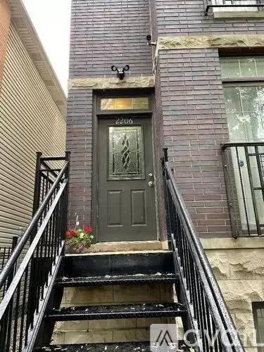 Main picture of 2206 W Monroe St
