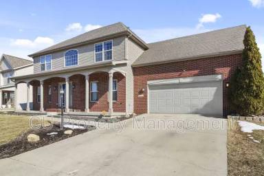 Main picture of 2950 E Stone Creek Blvd