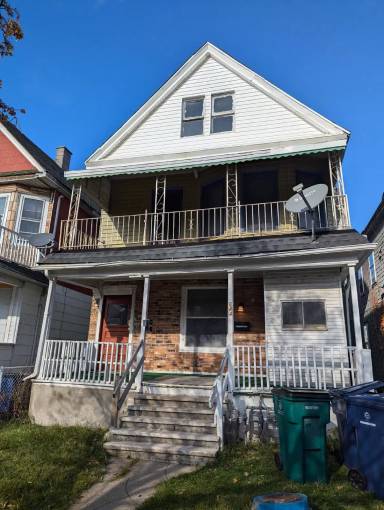 Main picture of 644 E Ferry St