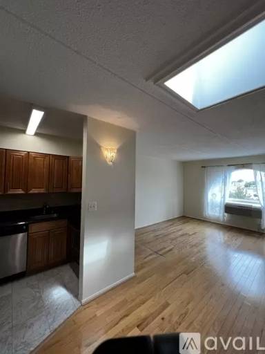 Main picture of 205 Mineola Blvd