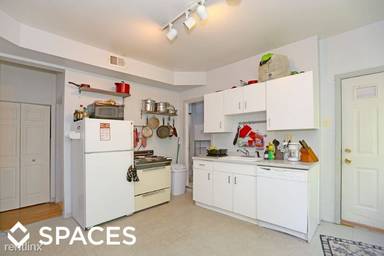 Main picture of 1953 W Roscoe St