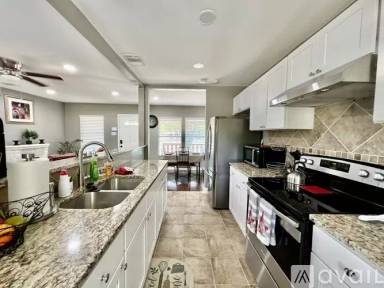 Main picture of 2530 W Mulberry Ave