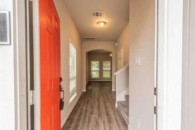 Main picture of 165 Camelot Place Ct
