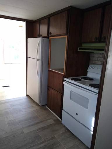 Main picture of 2075 Highway 5 N